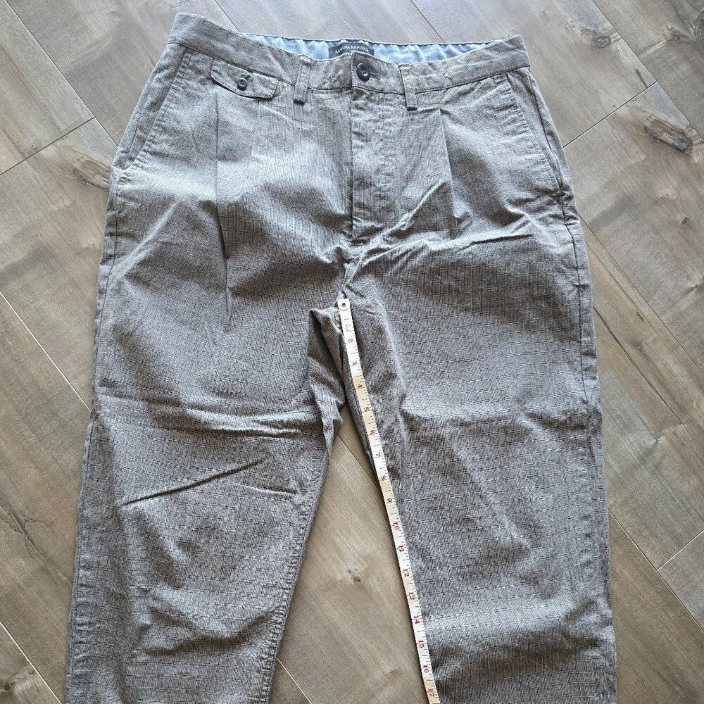 Banana Republic men’s pants - never worn - size 33x30
